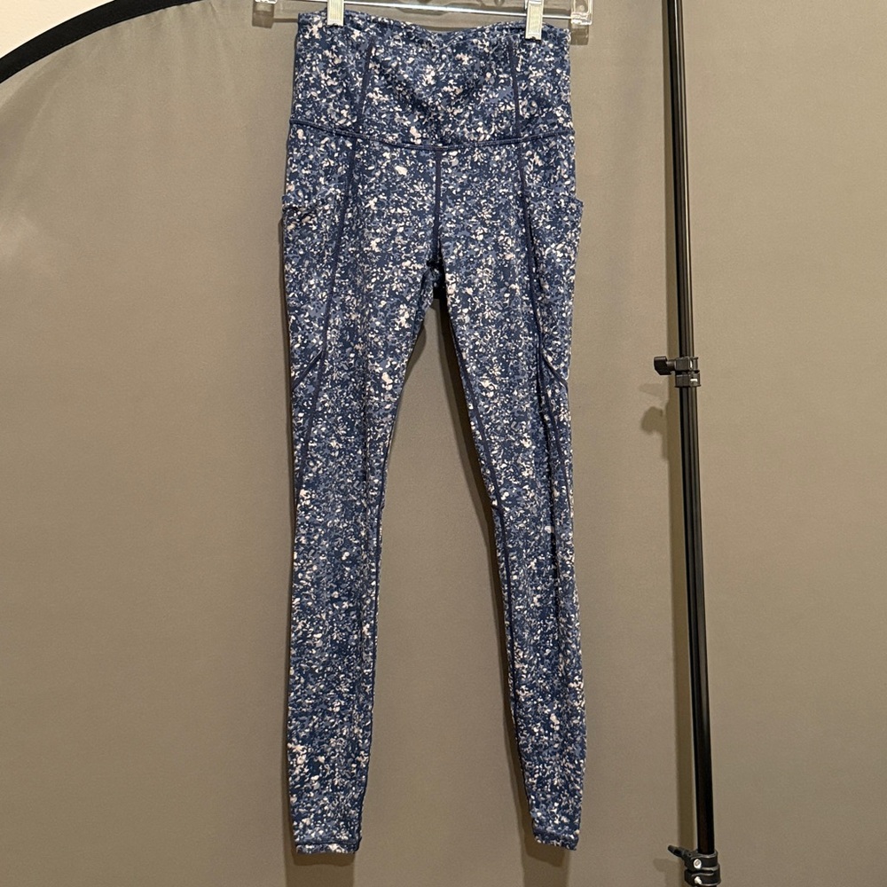 Athleta Navy and White Patterned Leggings